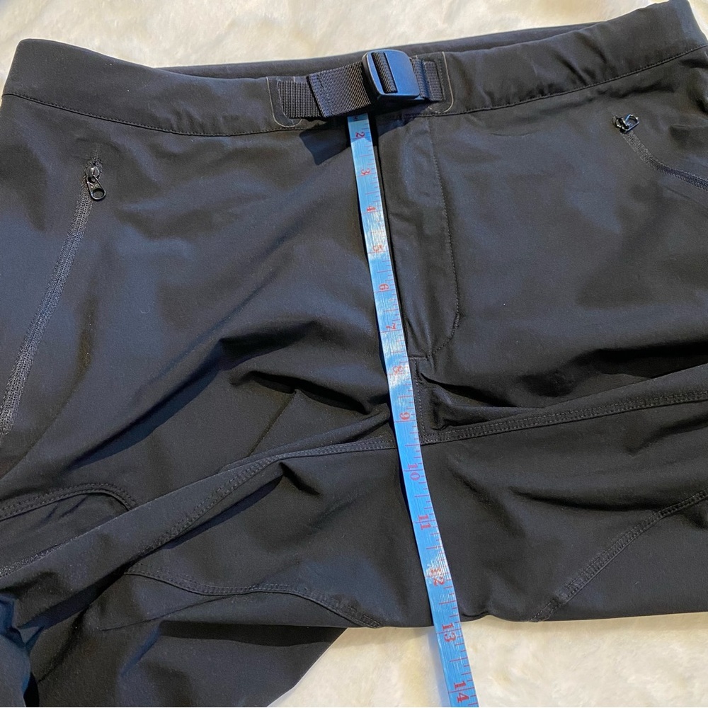 (M) Arc’teryx Men’s Hiking Pants Black Medium Hike Outdoor Windbreaker 33x32 - Picture 4 of 15